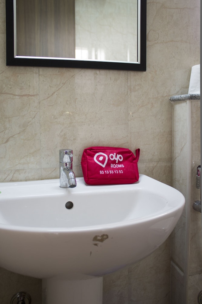 Aira Apartments by OYO Rooms