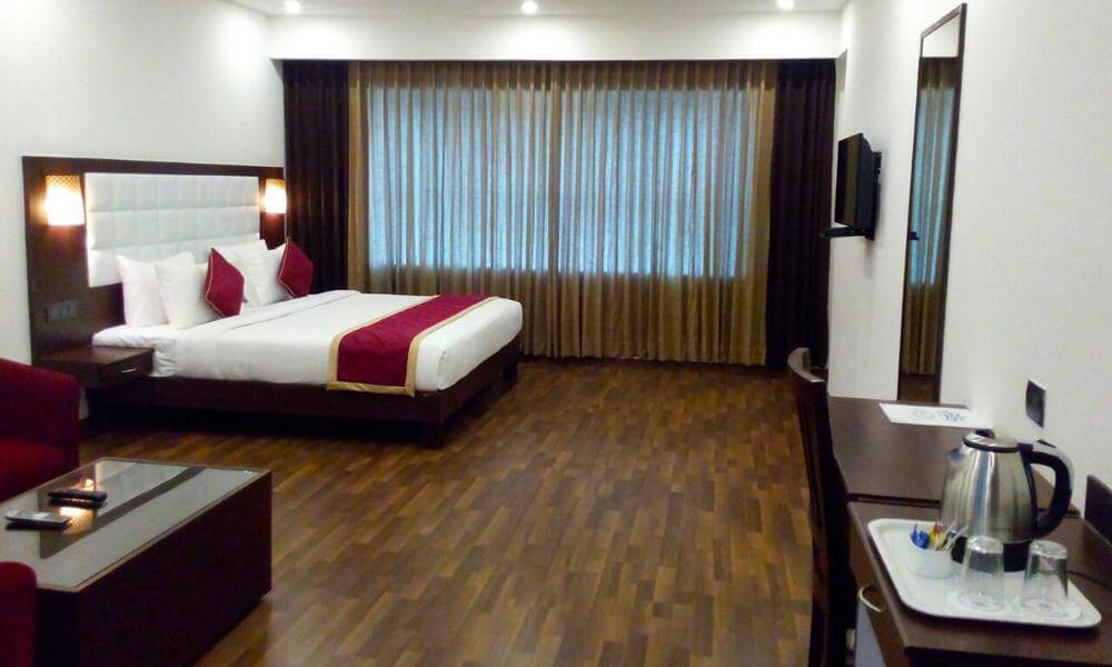 Akshaya Aura