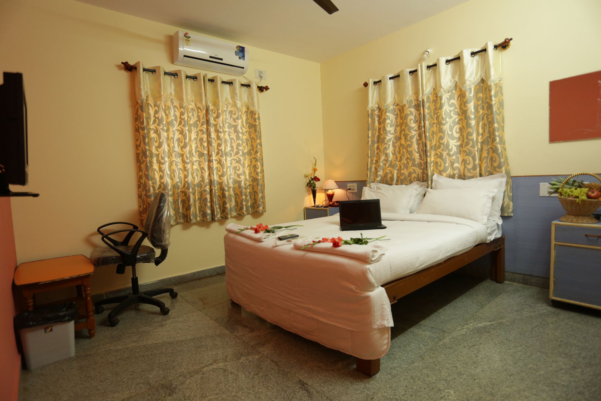 Ample Inn