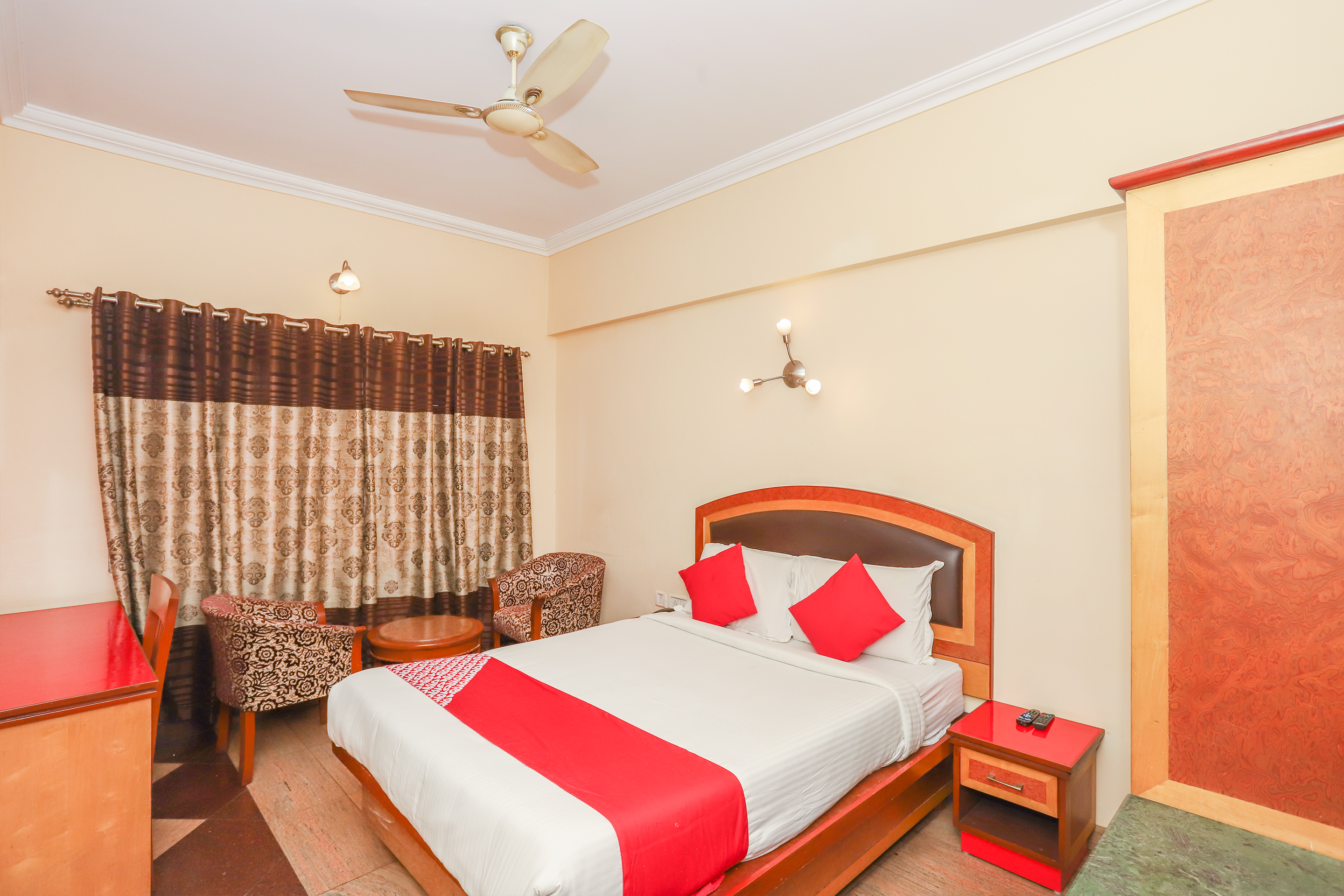 Aura Inn by OYO Rooms