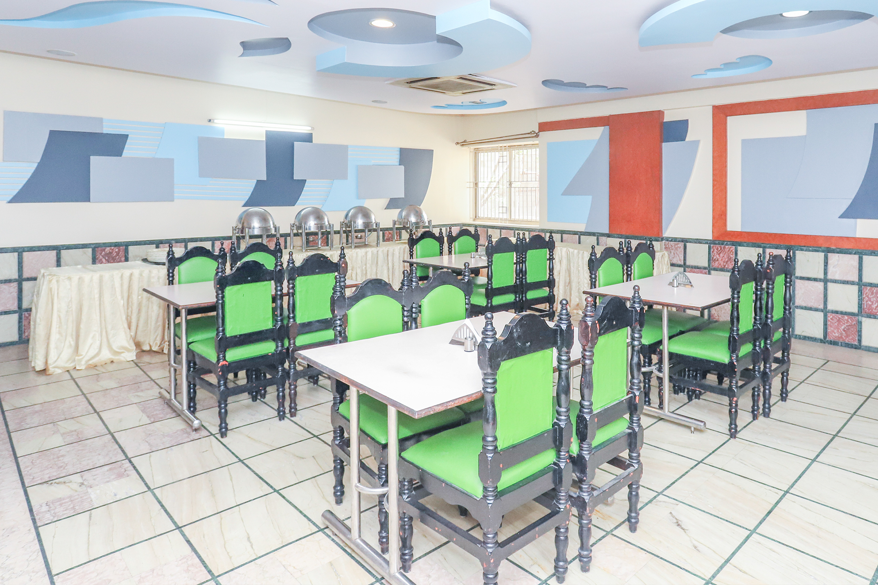 Aura Inn by OYO Rooms