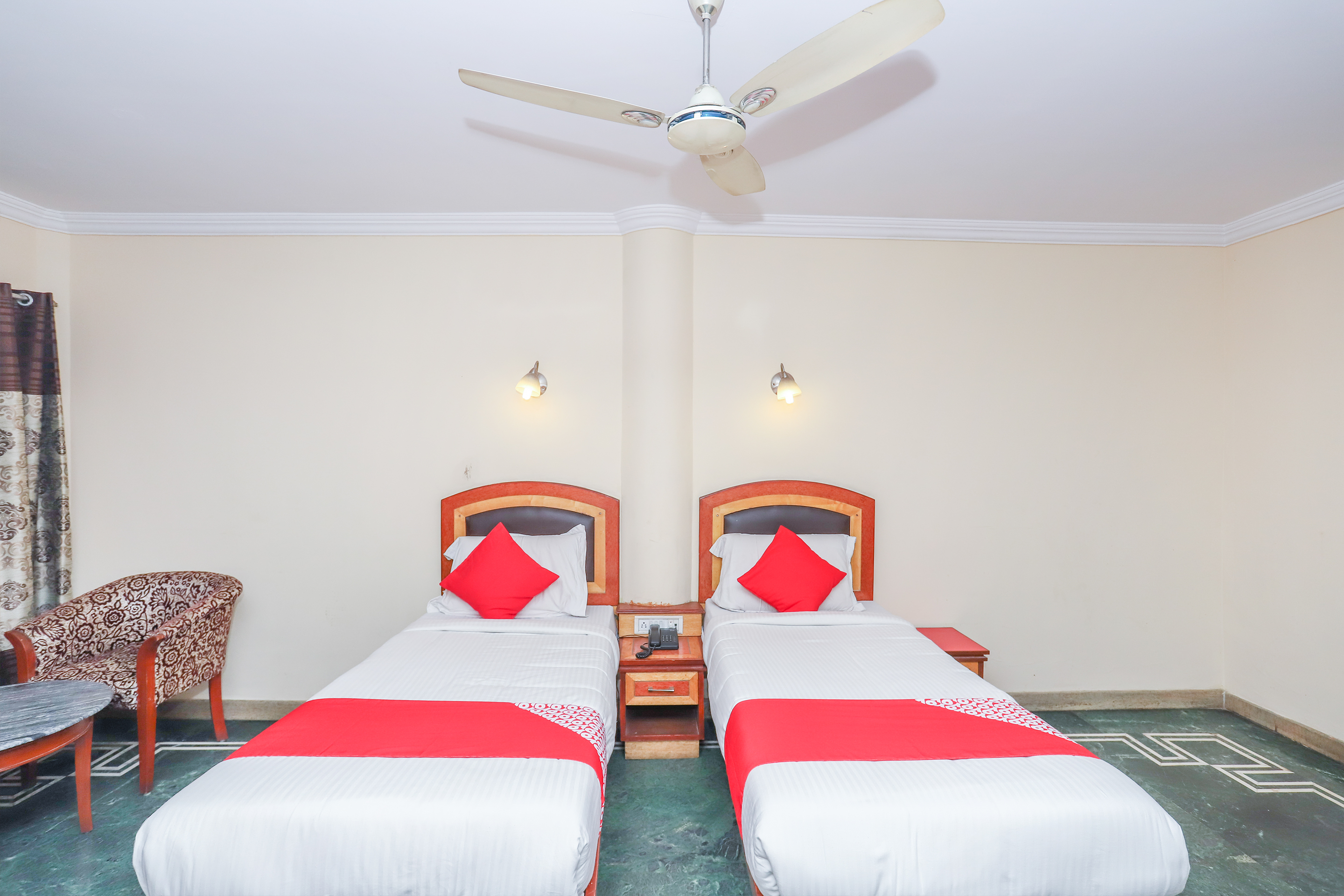 Aura Inn by OYO Rooms
