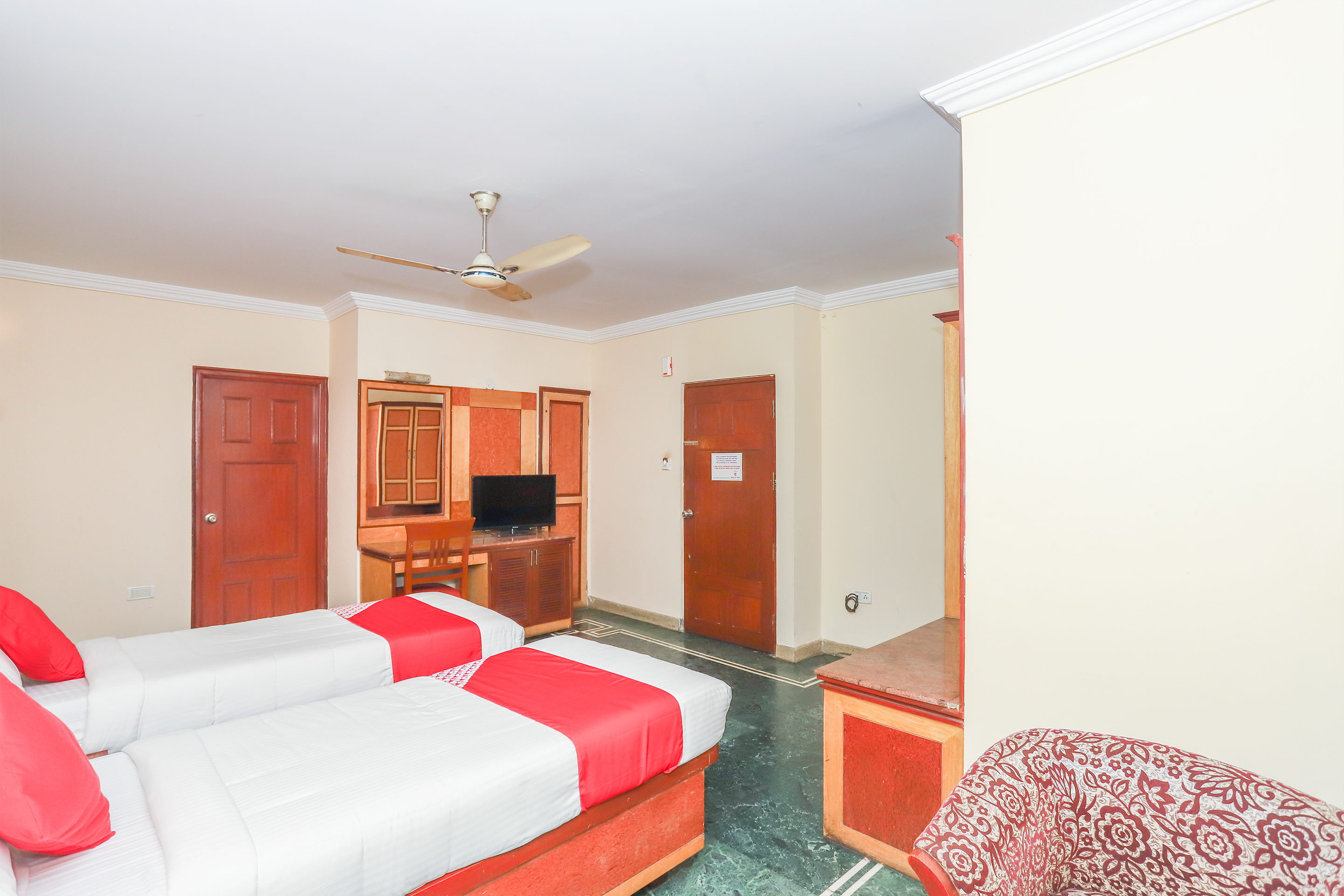 Aura Inn by OYO Rooms
