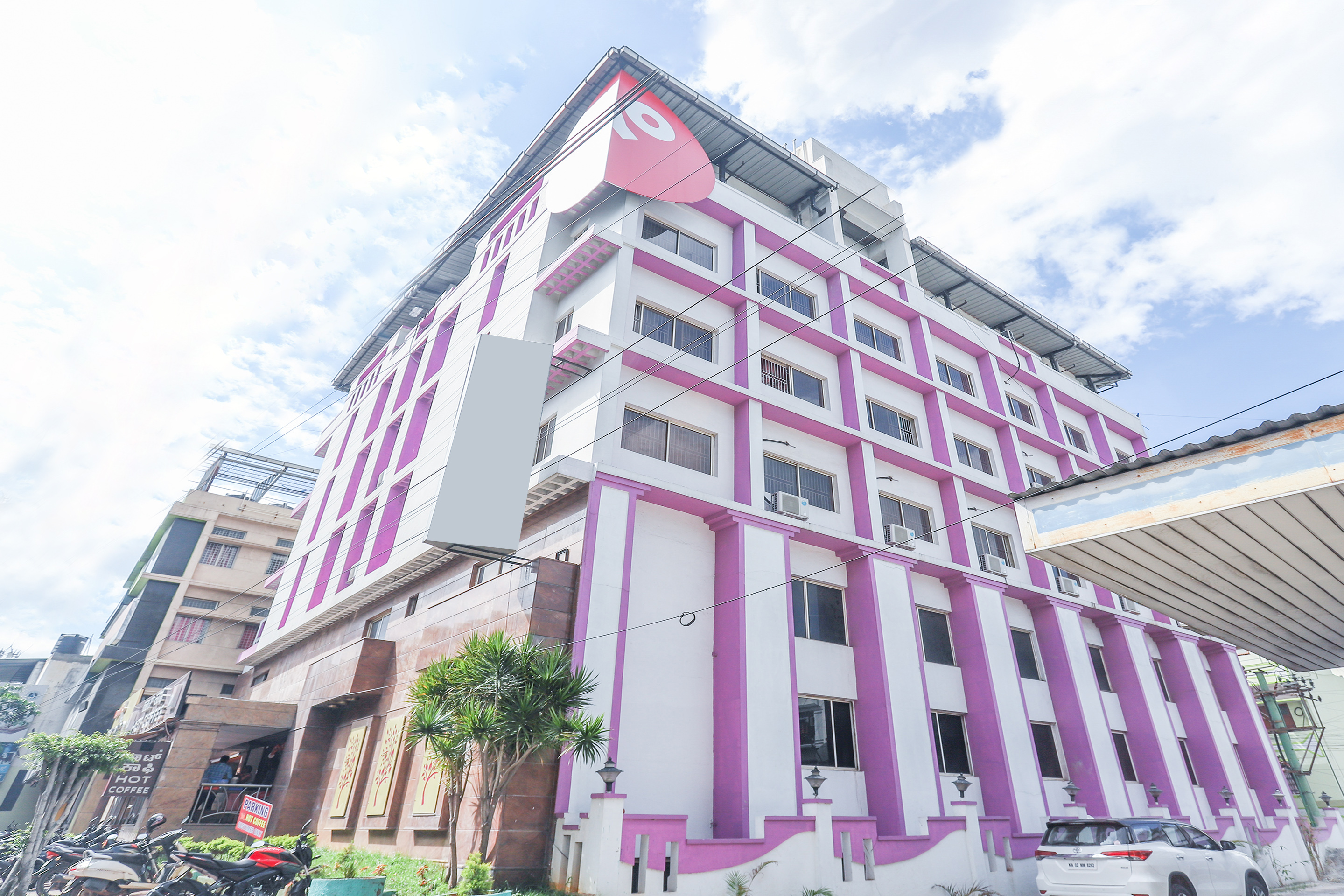 Aura Inn by OYO Rooms