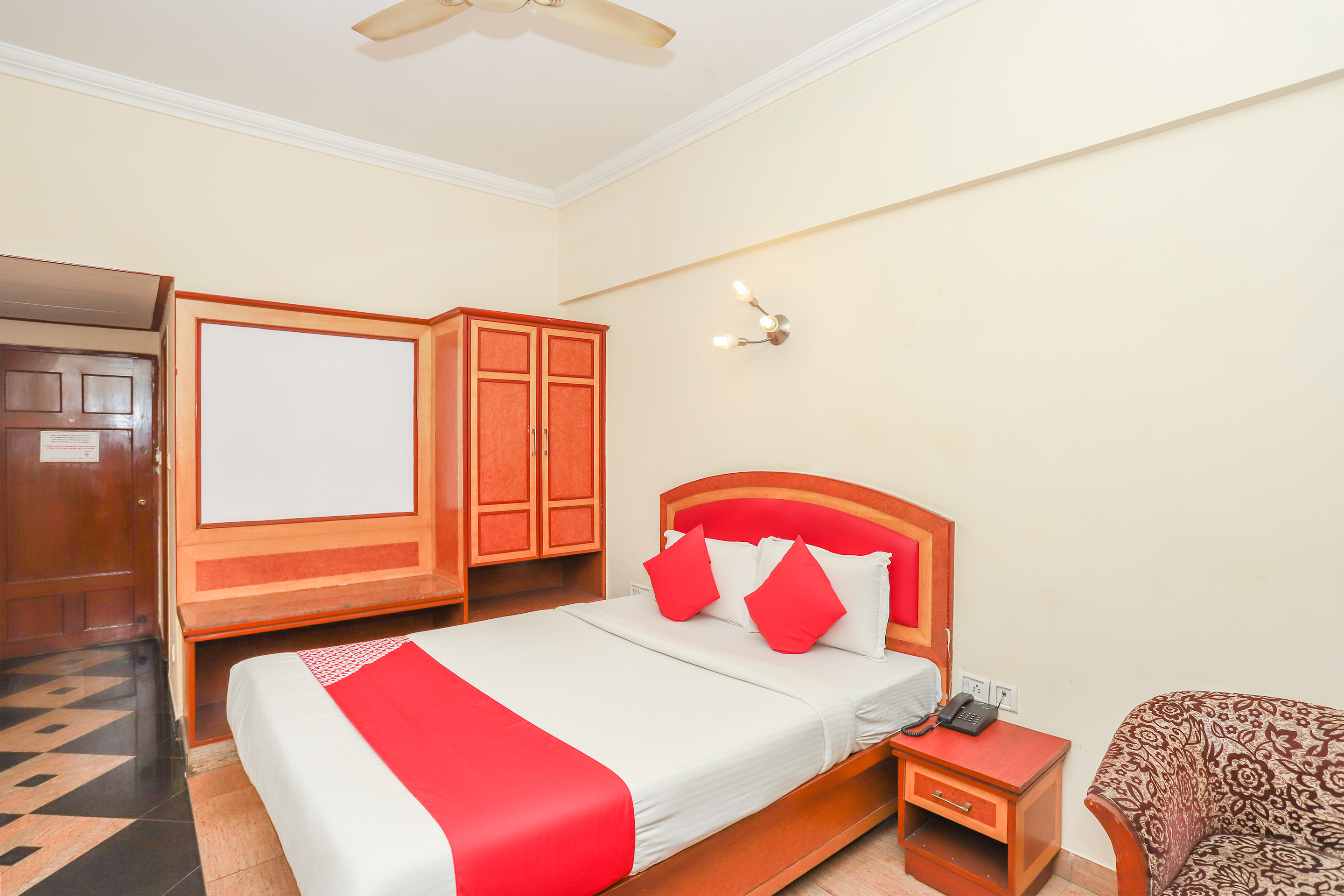 Aura Inn by OYO Rooms