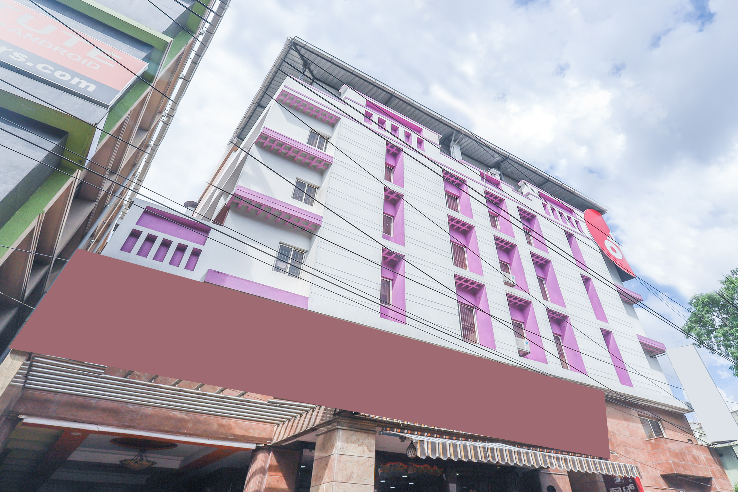 Aura Inn by OYO Rooms