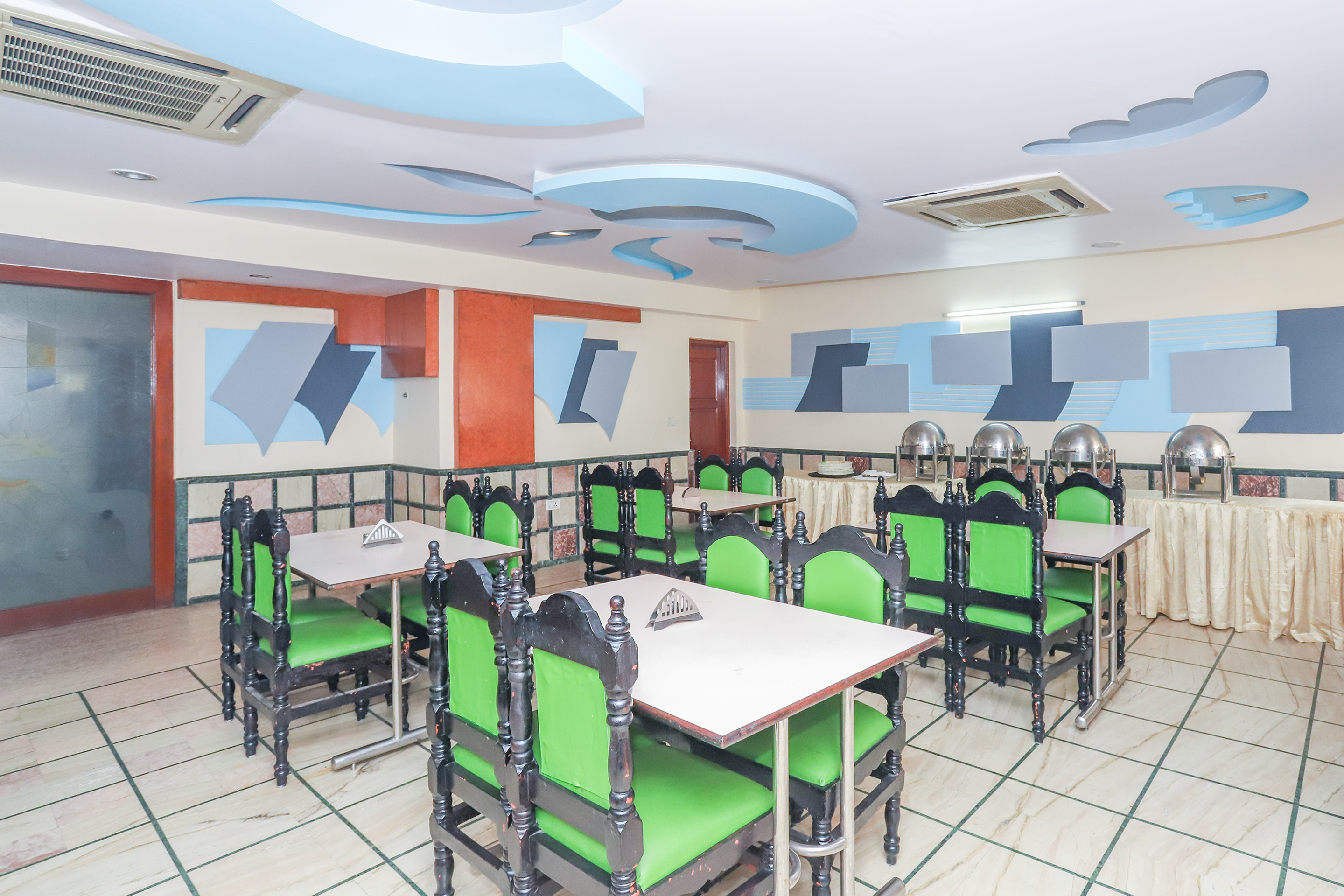 Aura Inn by OYO Rooms