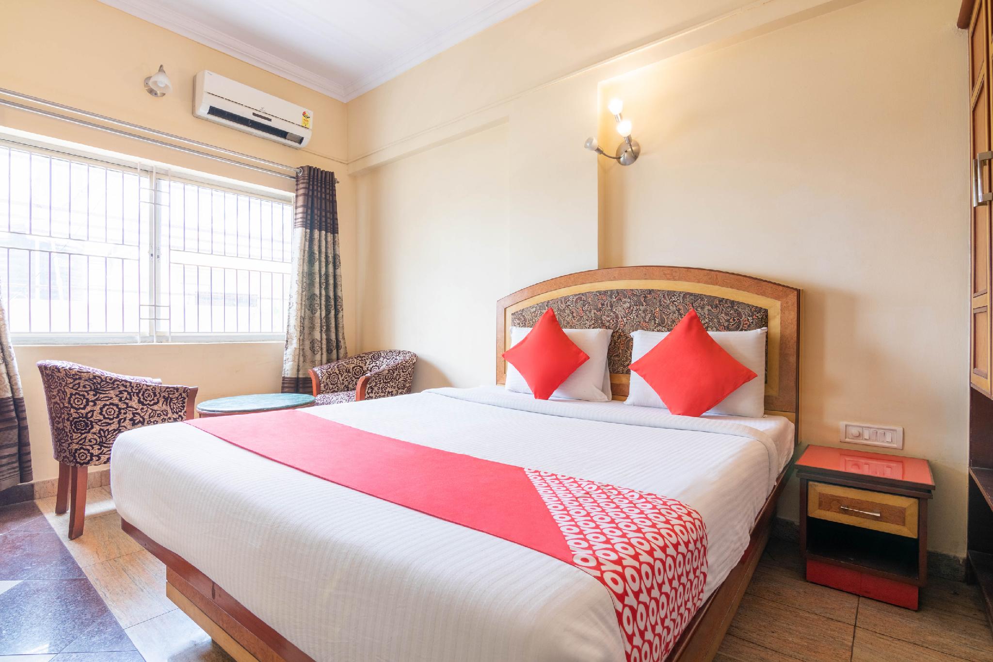 Aura Inn by OYO Rooms