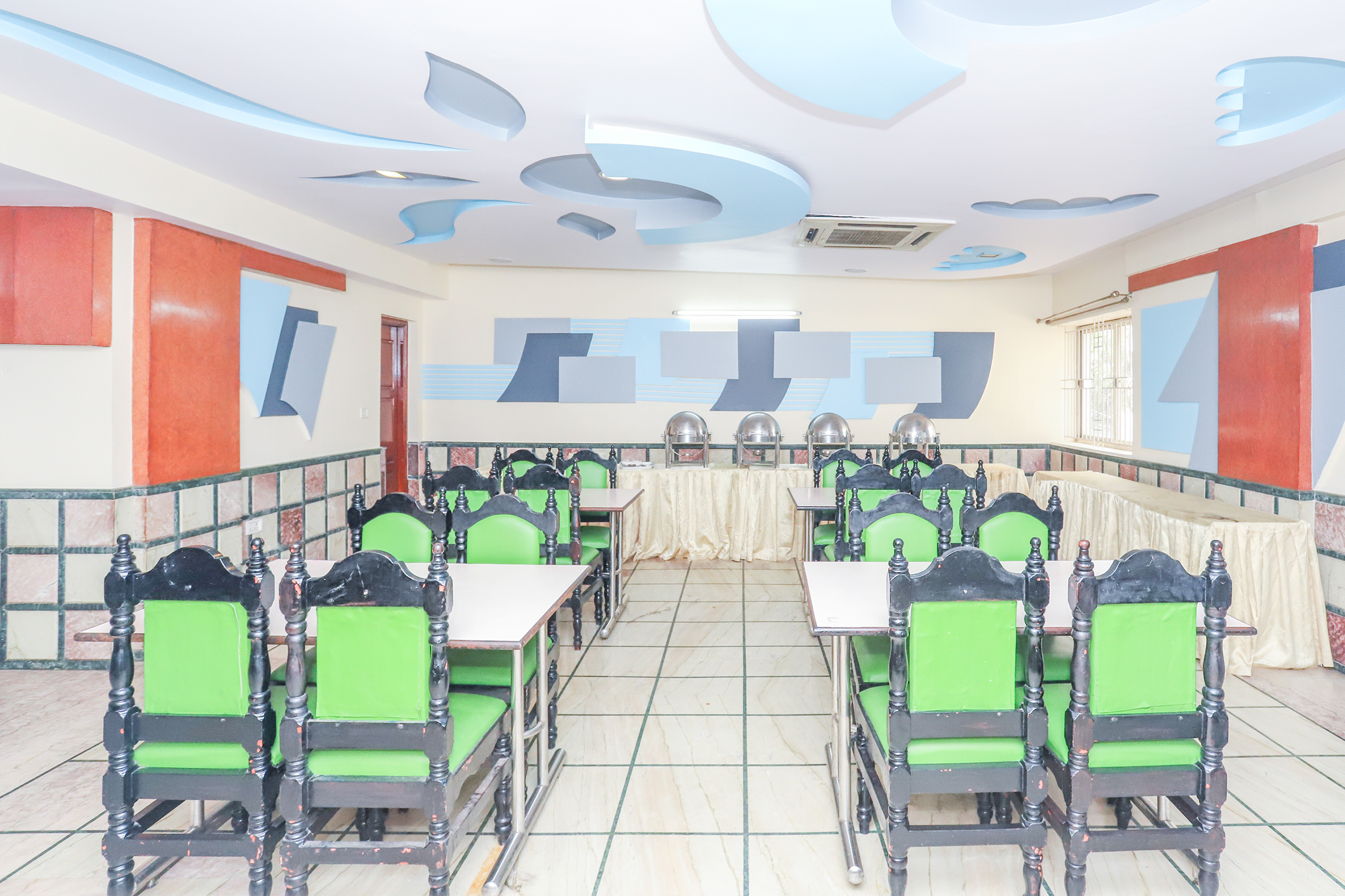 Aura Inn by OYO Rooms