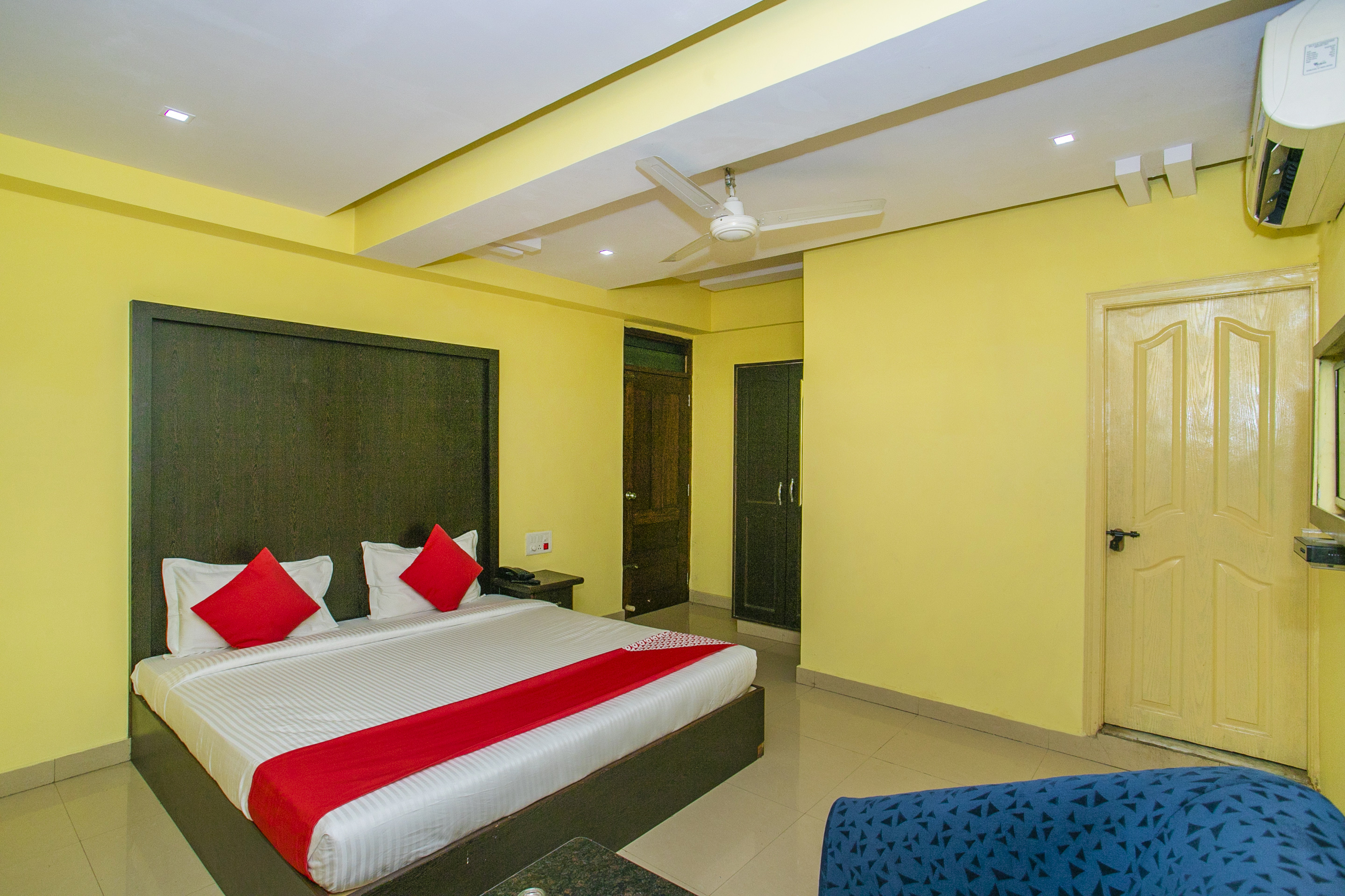 Bns Lodge By OYO Rooms