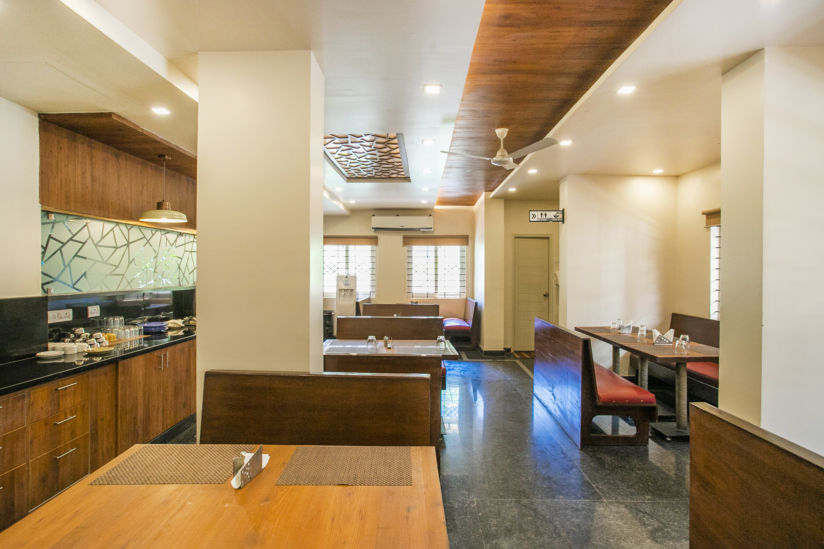 Hotel D'Brooks by OYO
