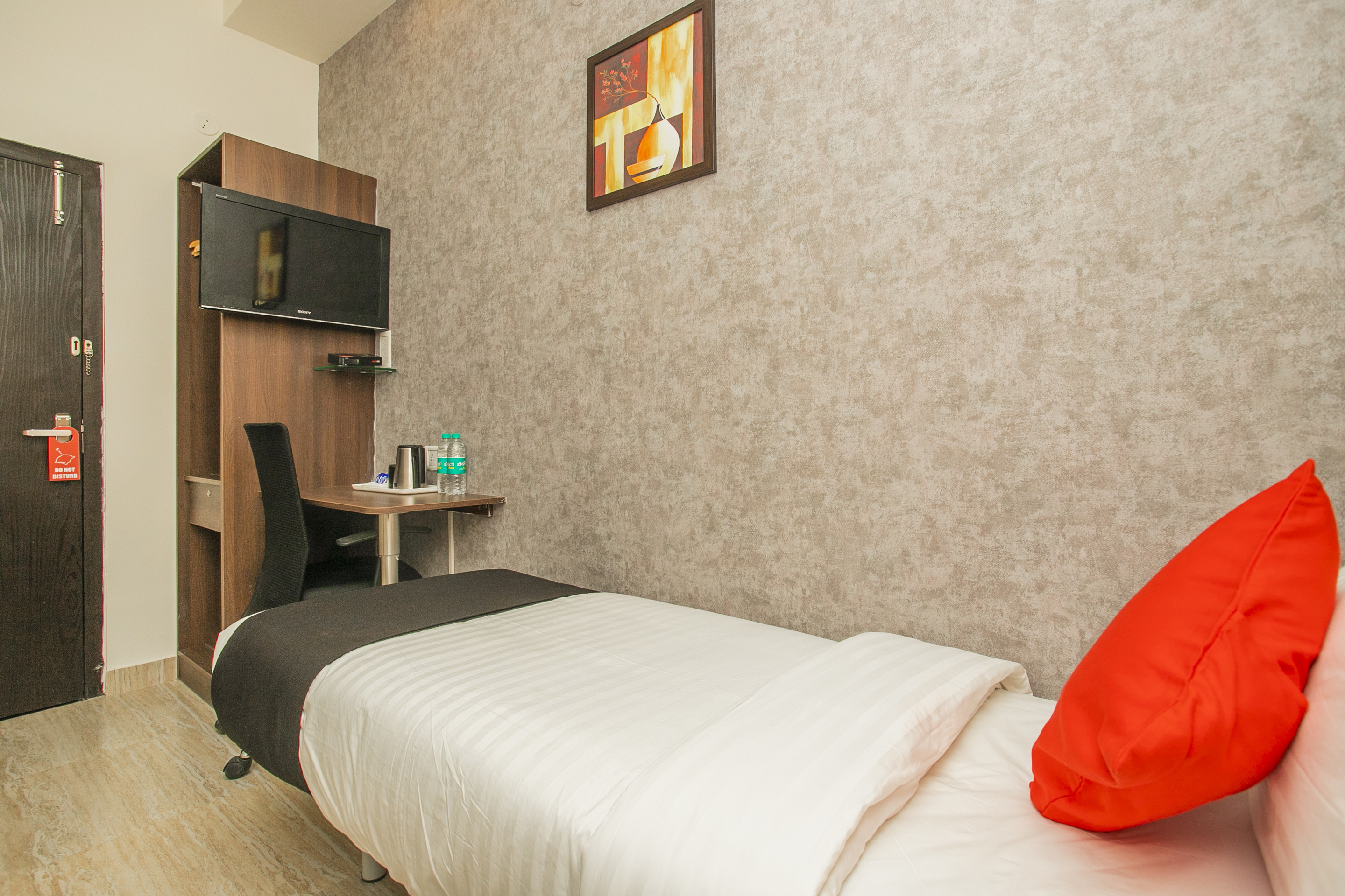 Hotel D'Brooks by OYO