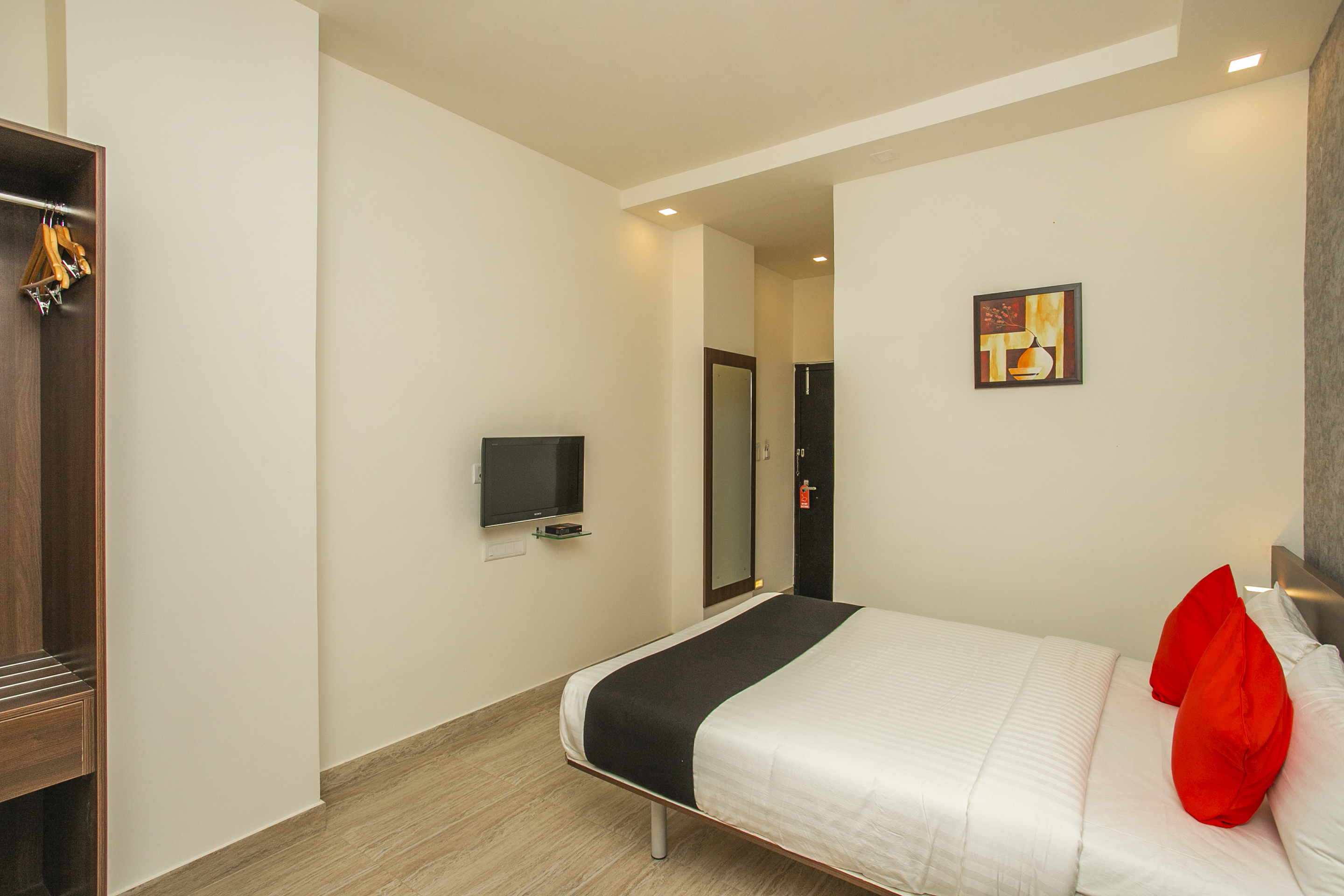 Hotel D'Brooks by OYO