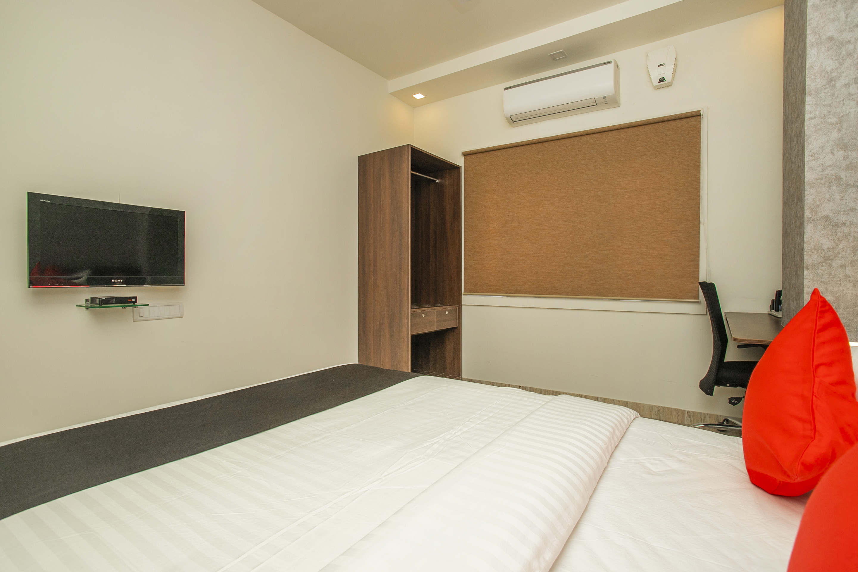 Hotel D'Brooks by OYO