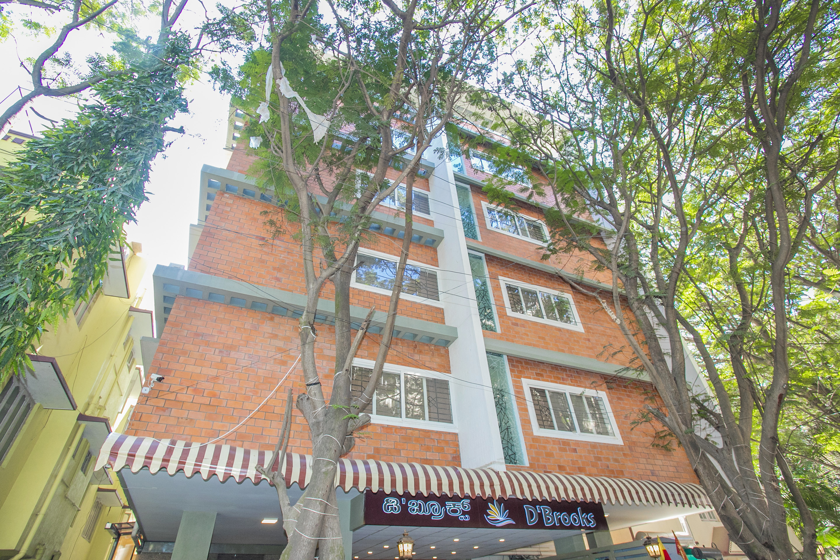 Hotel D'Brooks by OYO