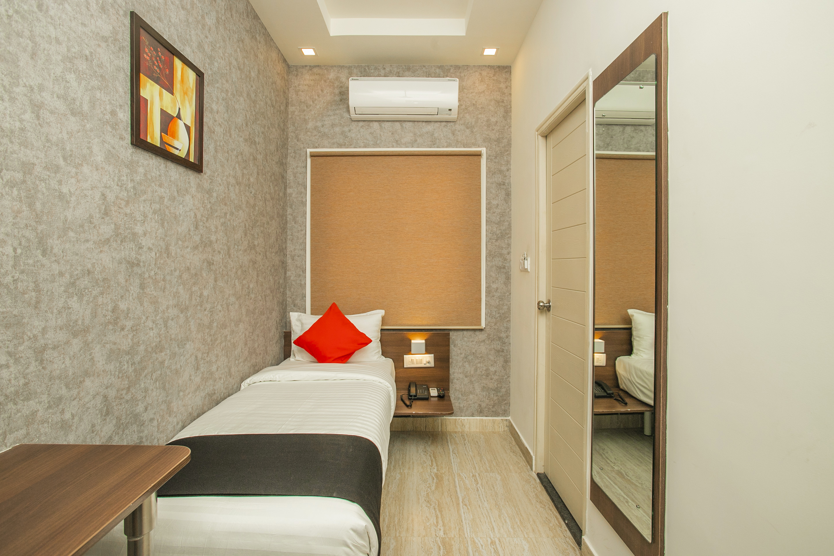 Hotel D'Brooks by OYO
