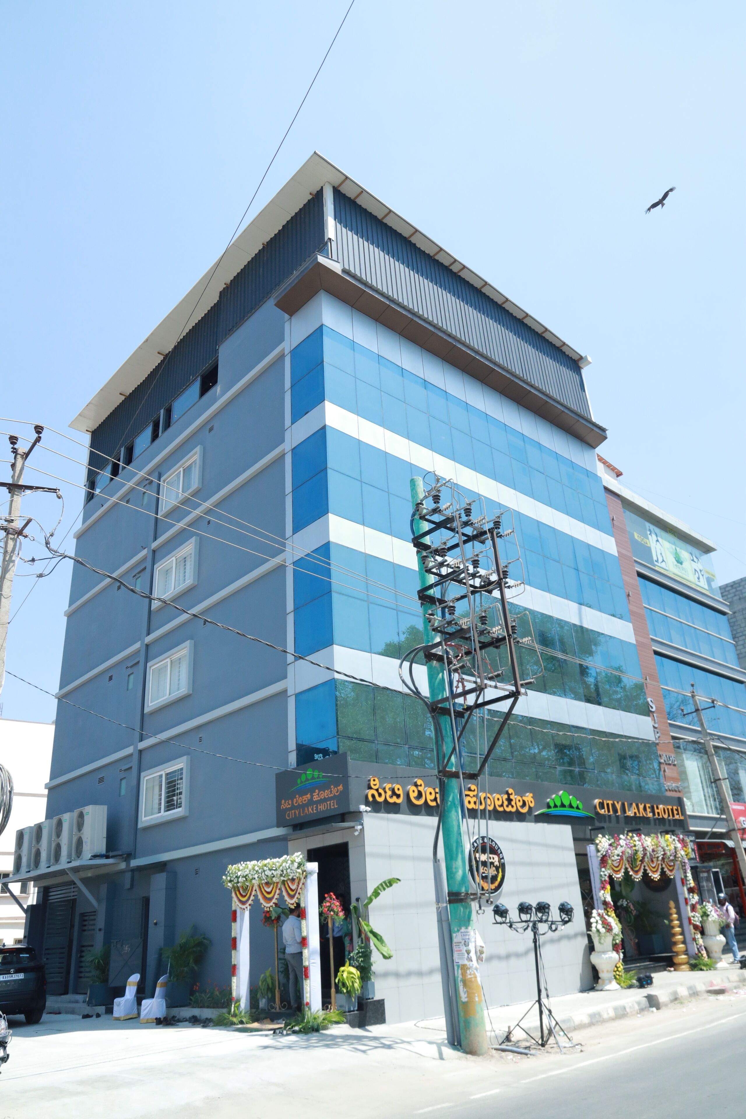 City Lake Hotel