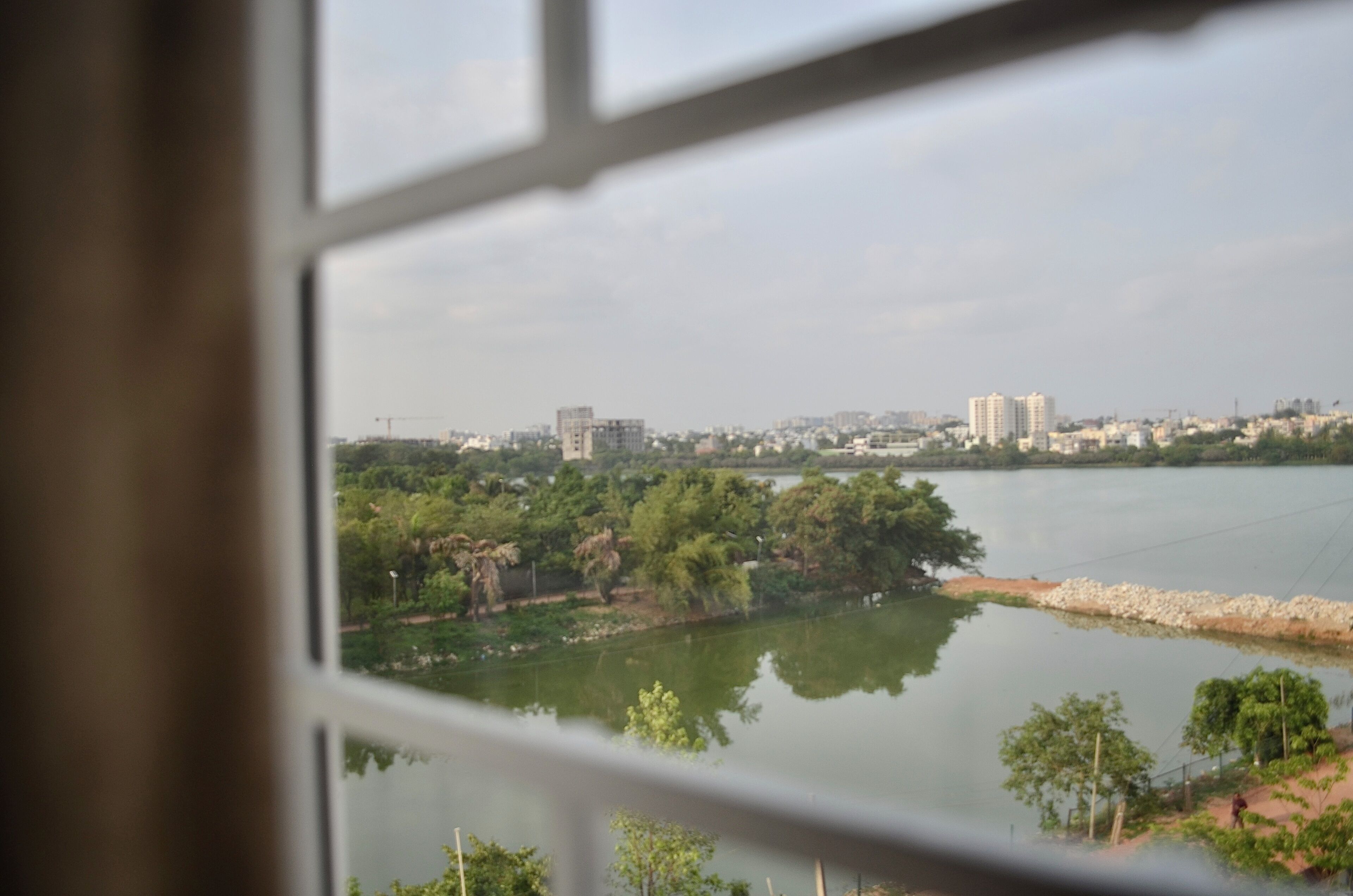 City Lake Hotel