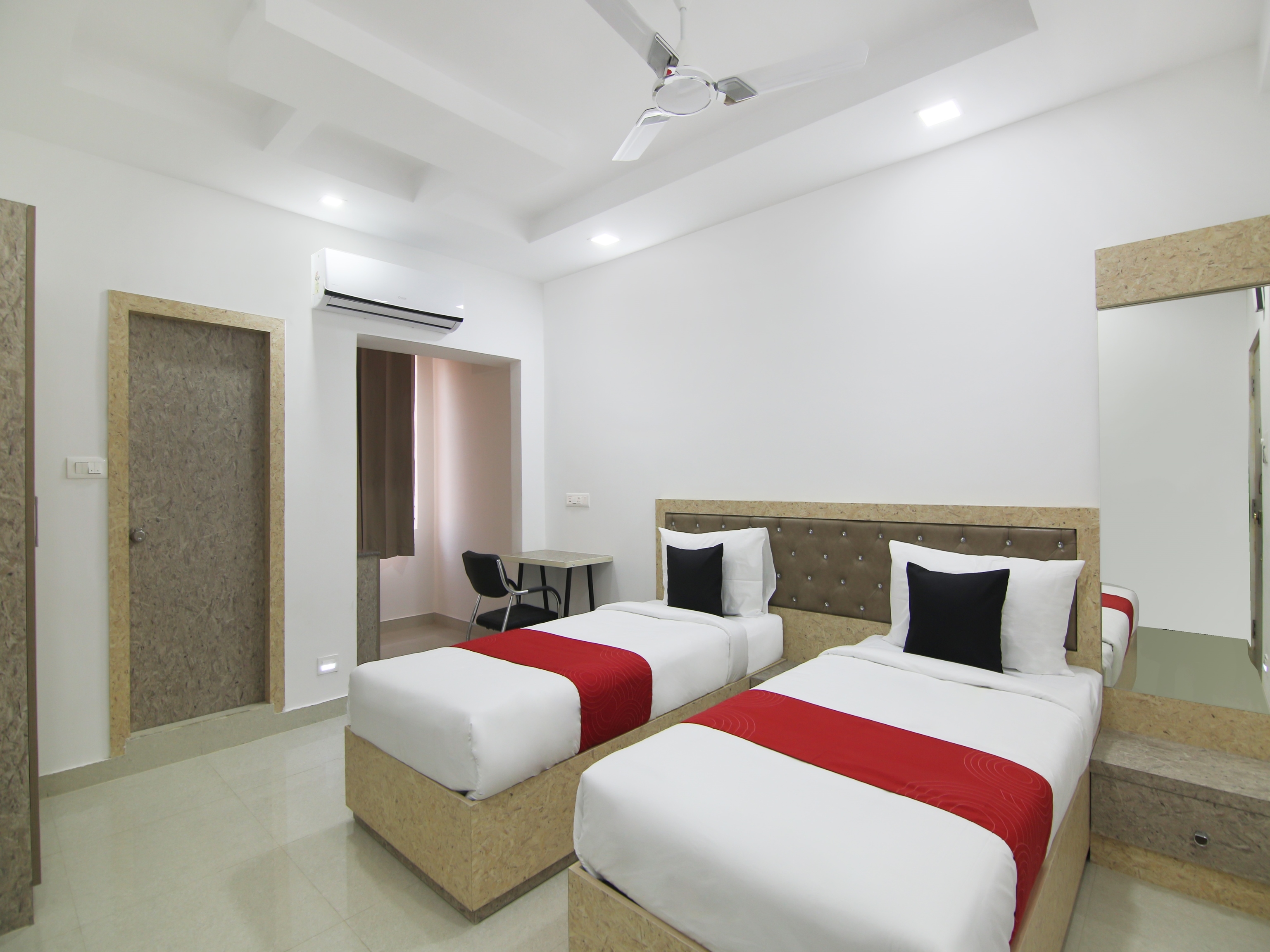 Grand Collection O Near Sarjapur Road Near 7d Voyage