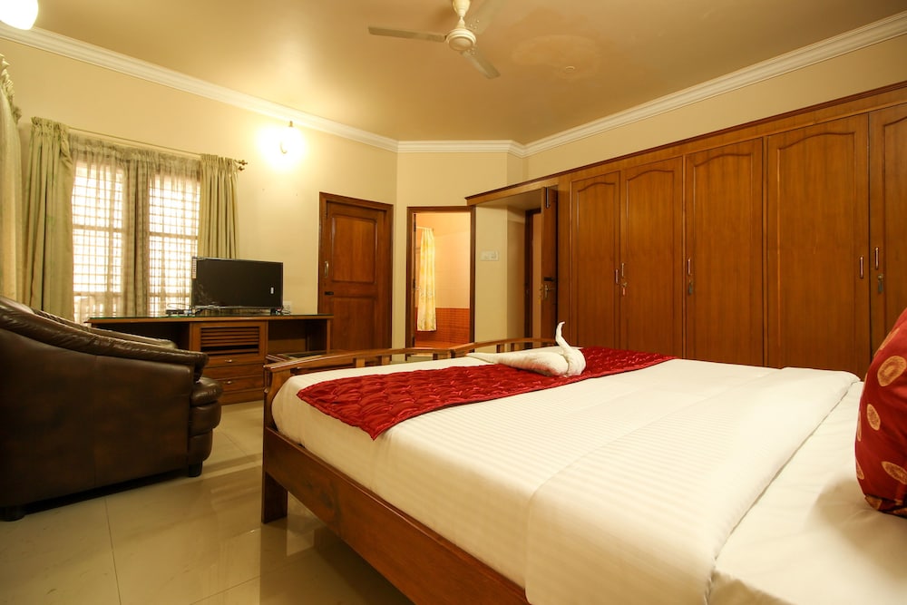 Eyrie Comforts BY OYO Rooms