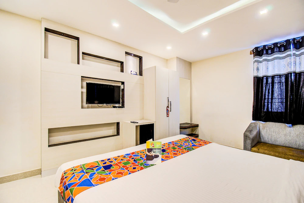 FabHotel Corporate Crown