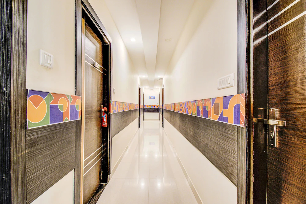 FabHotel Corporate Crown