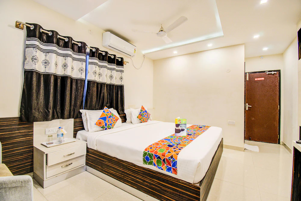 FabHotel Corporate Crown