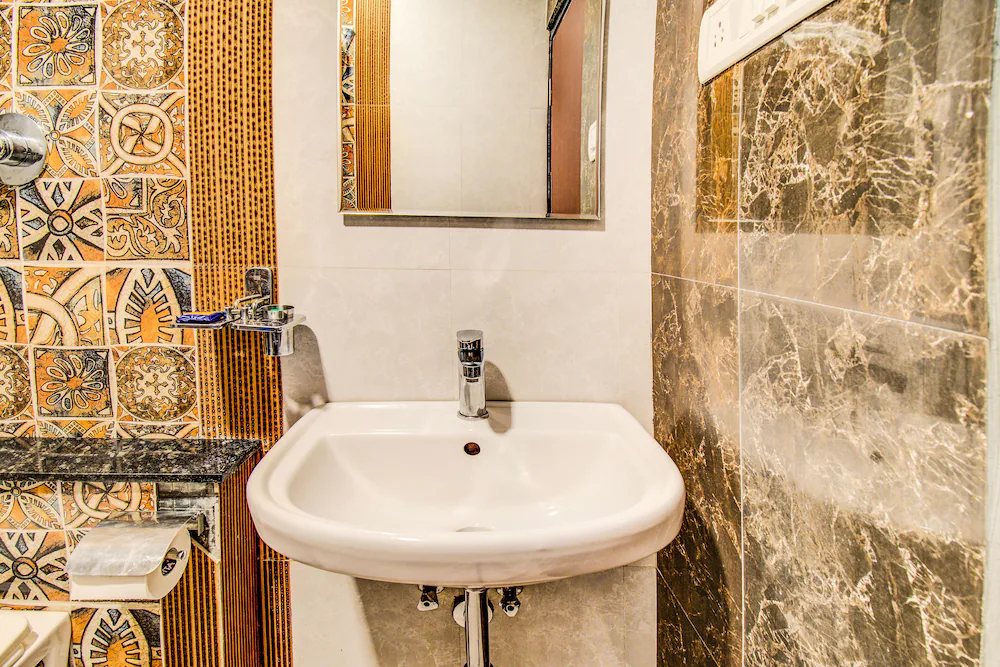 FabHotel Corporate Crown