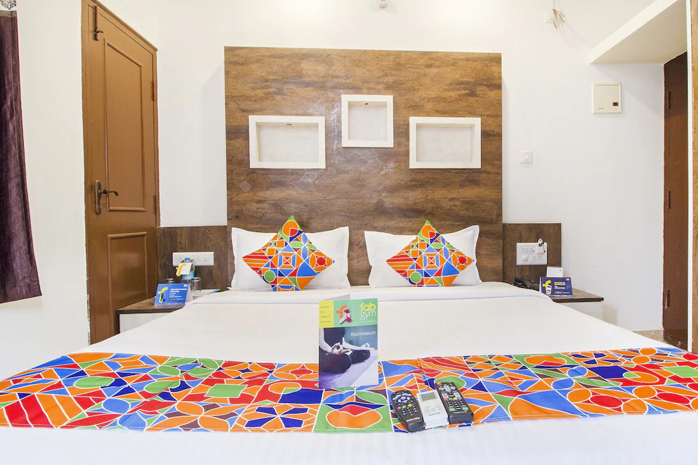 FabHotel Crown Suites