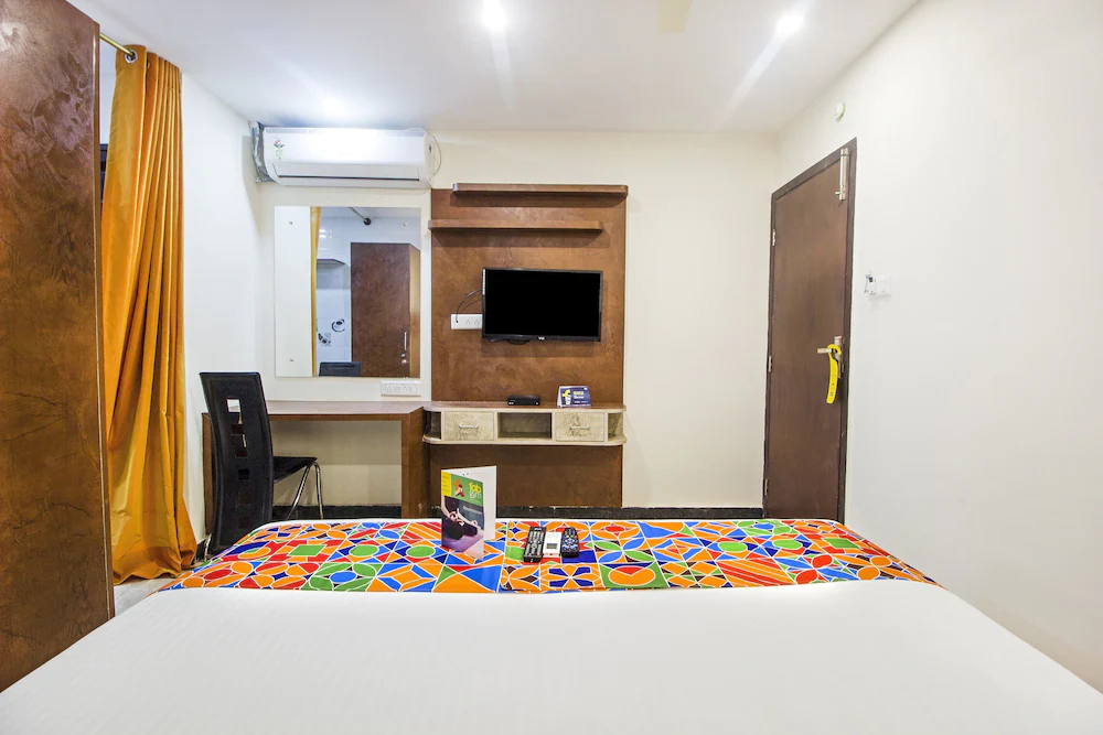 FabHotel Crown Suites