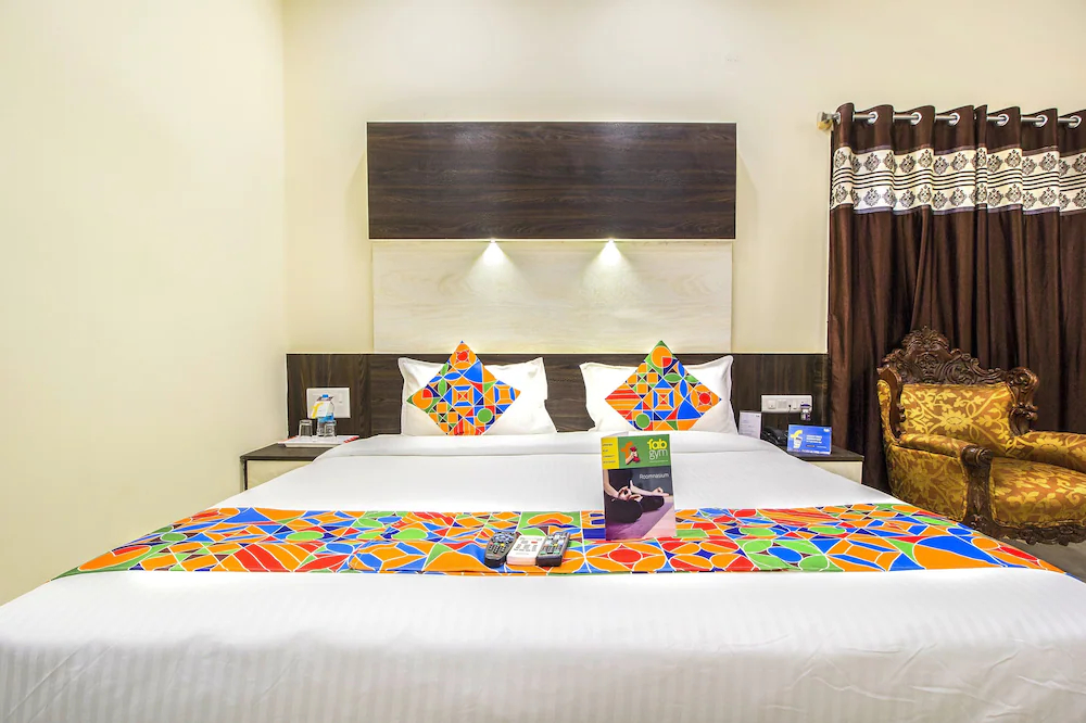 FabHotel Crown Suites