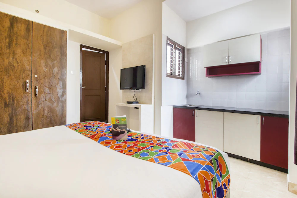 FabHotel Crown Suites