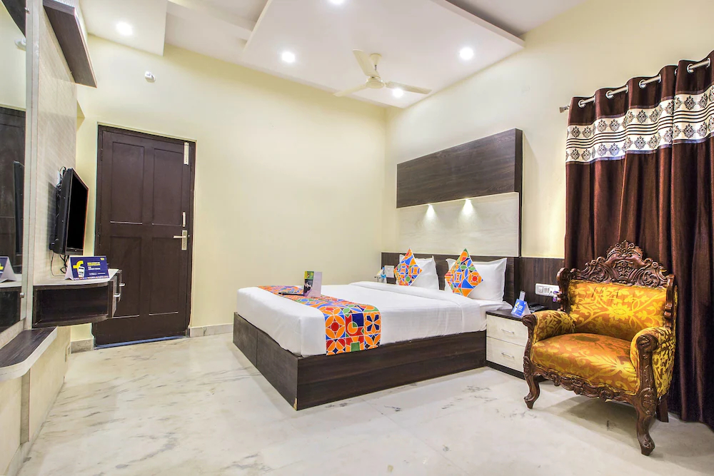 FabHotel Crown Suites