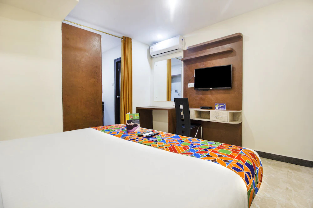 FabHotel Crown Suites