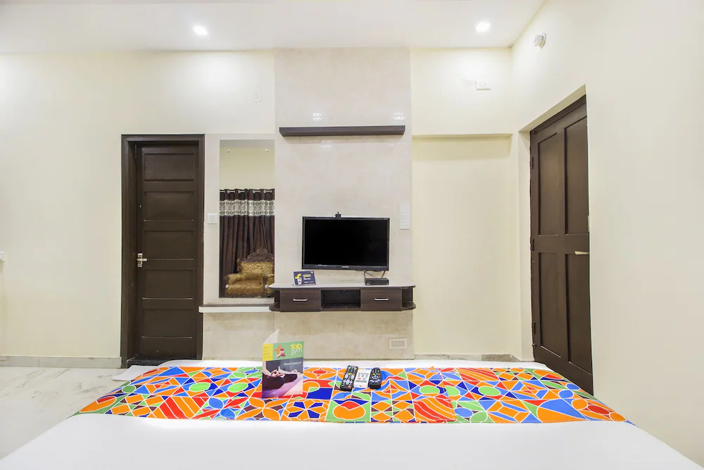 FabHotel Crown Suites