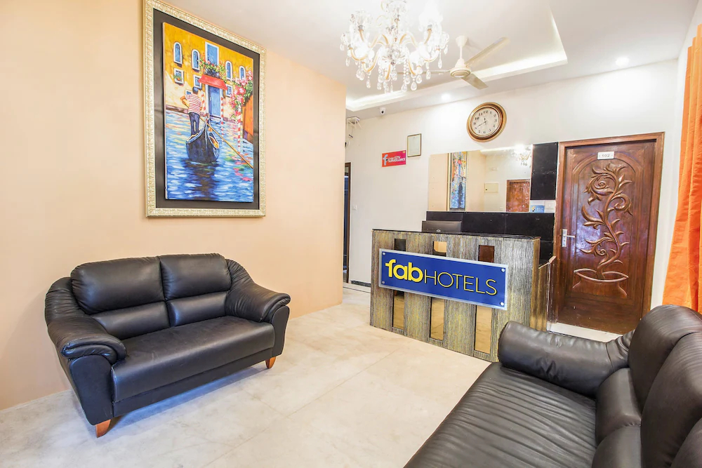 FabHotel Crown Suites