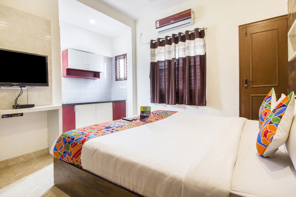 FabHotel Crown Suites