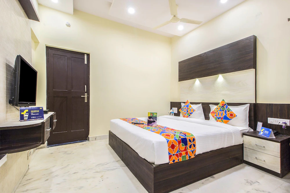FabHotel Crown Suites