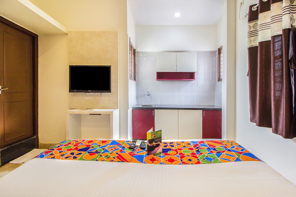 FabHotel Crown Suites