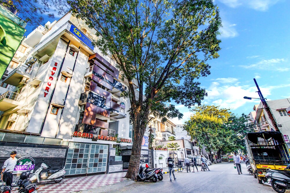 FabHotel Grand Savoury Suites