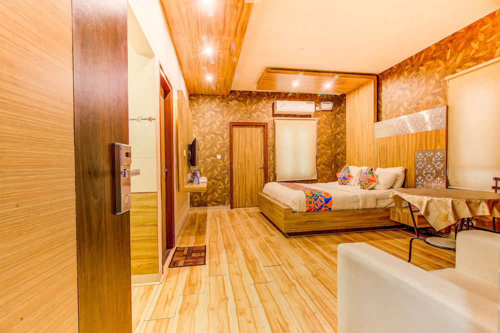 FabHotel Grand Savoury Suites