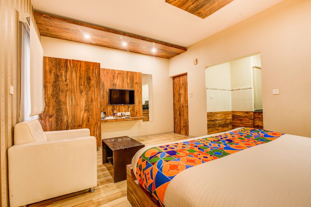 FabHotel Grand Savoury Suites