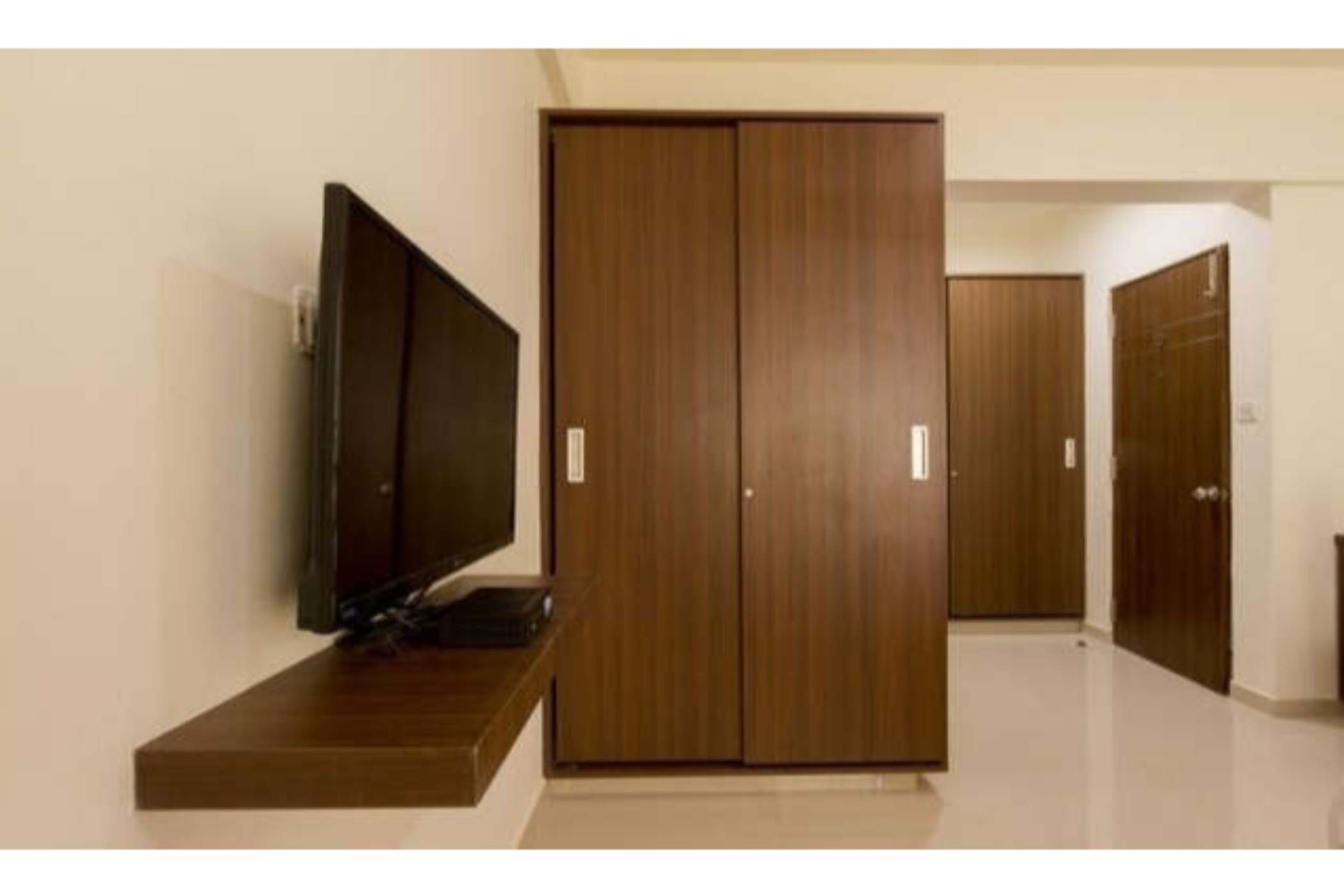 FabHotel Oakwoods Serai
