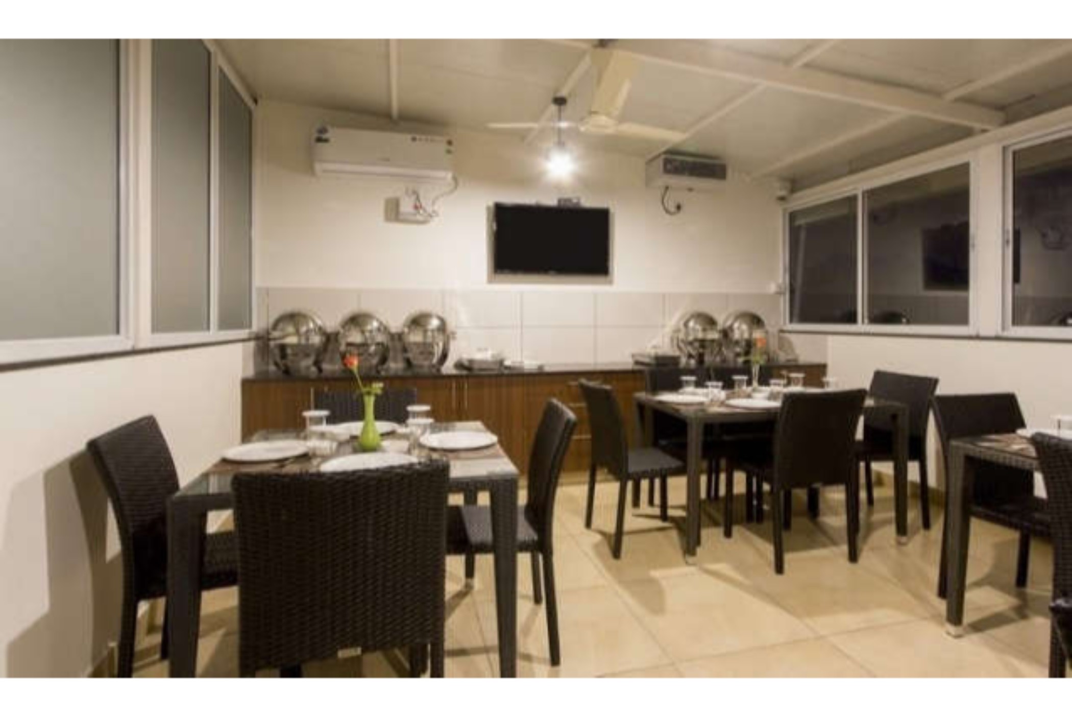 FabHotel Oakwoods Serai
