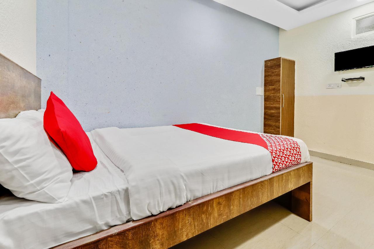 Glamour Suites by OYO Rooms