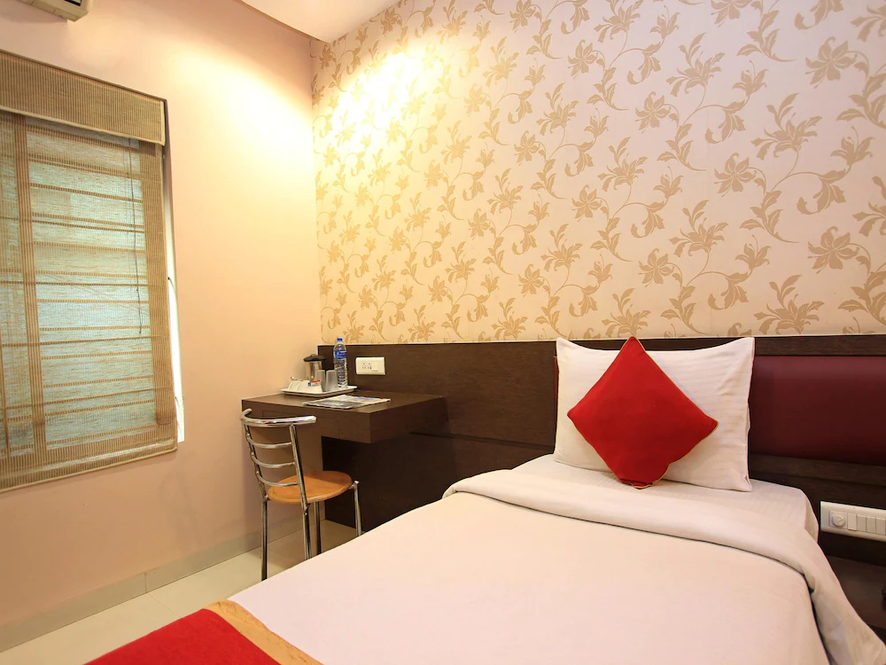 The Grand Continent by OYO Rooms