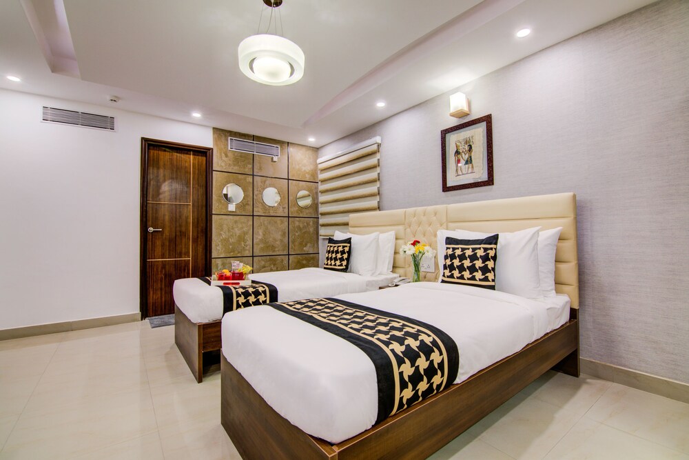 The Grand Continent by OYO Rooms
