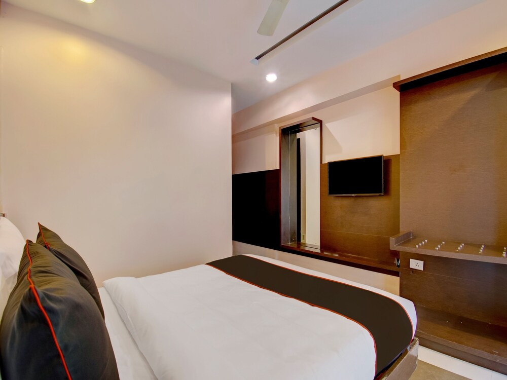 The Grand Continent by OYO Rooms