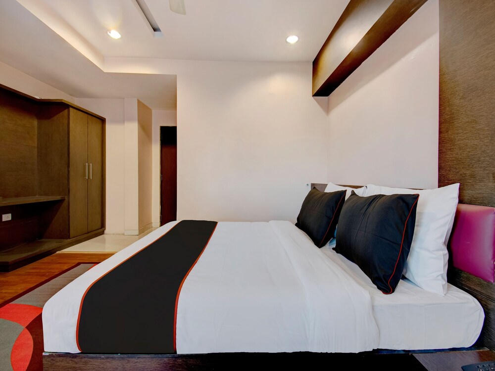 The Grand Continent by OYO Rooms