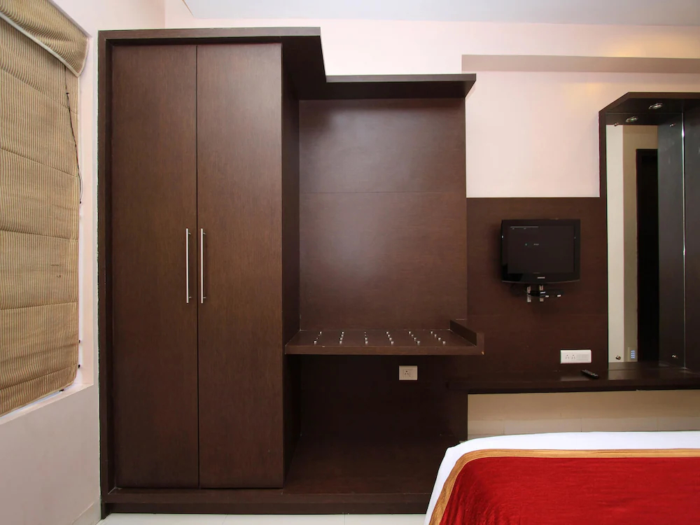The Grand Continent by OYO Rooms